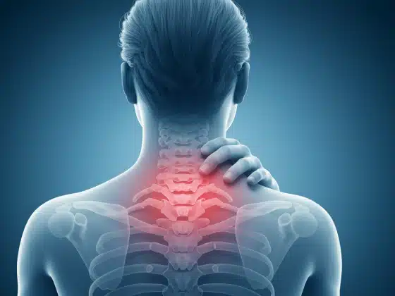Đau lưng trên là gì? Các nguyên nhân hiếm gặp dẫn đến đau lưng trên